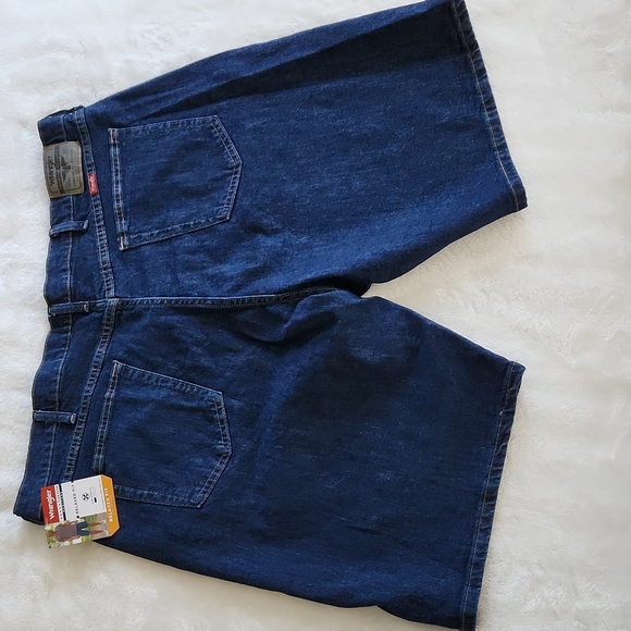 ๐ Wrangler Menโs Blue Denim Shorts โ Size 42, NWT, Relaxed Fit, 10โ Inseam - Picture 16 of 16